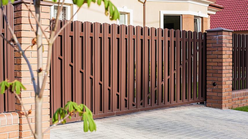 ворота из штакетника в Тбилисской